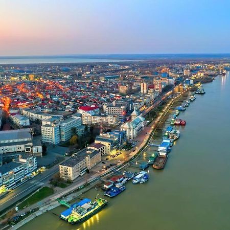 Chic Galati Apartment: Urban Escape Екстериор снимка