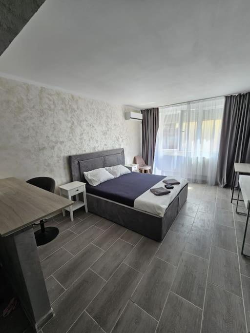 Chic Galati Apartment: Urban Escape Екстериор снимка