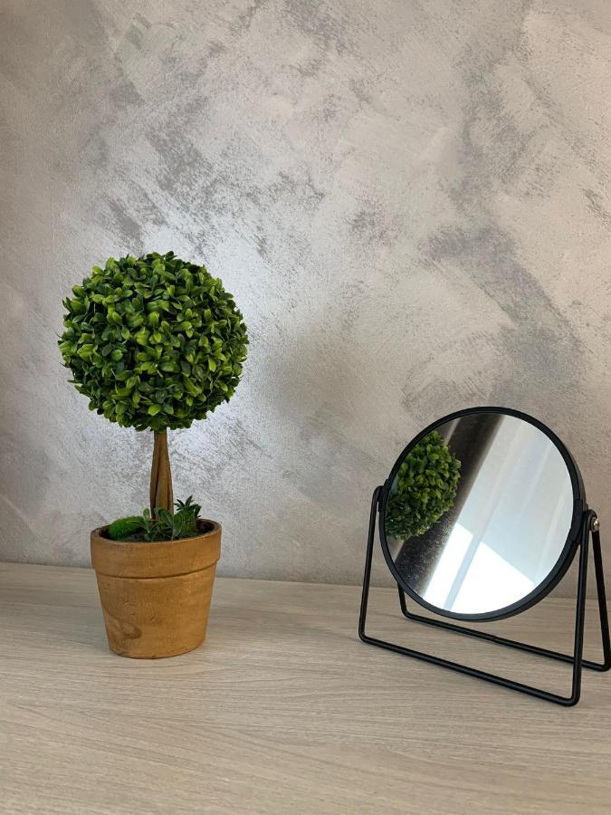 Chic Galati Apartment: Urban Escape Екстериор снимка