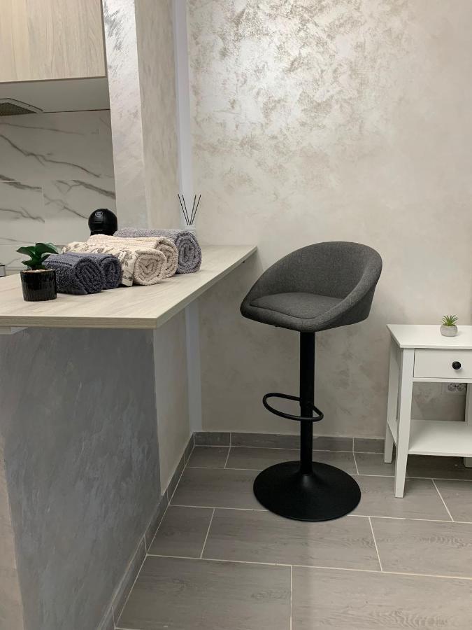 Chic Galati Apartment: Urban Escape Екстериор снимка